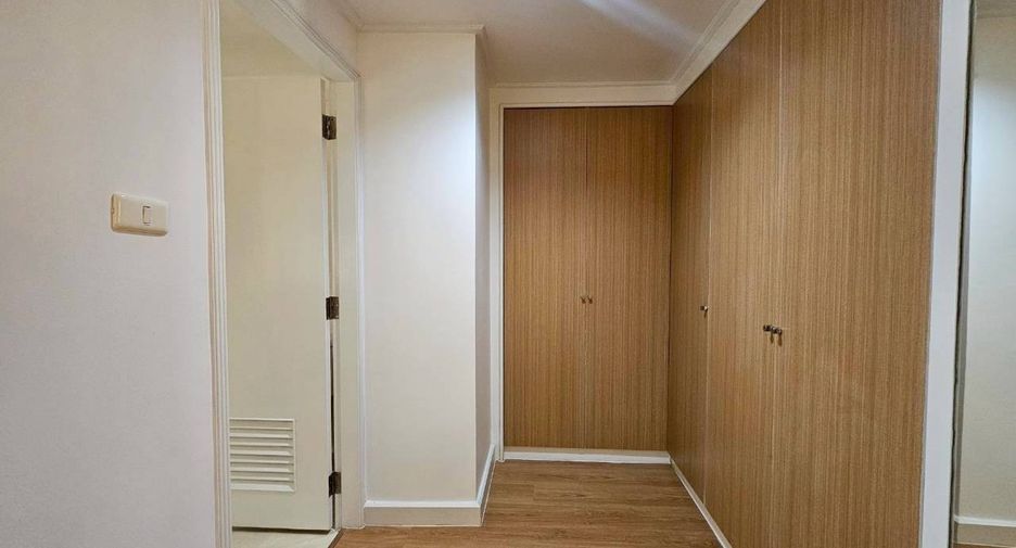 For rent 2 bedrooms condo in Pathum Wan, Bangkok