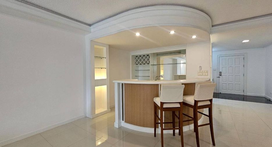For rent 2 bedrooms condo in Pathum Wan, Bangkok
