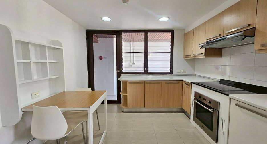 For rent 2 bedrooms condo in Pathum Wan, Bangkok