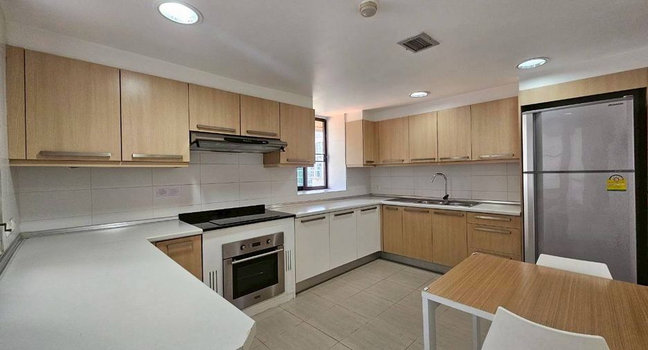 For rent 2 bedrooms condo in Pathum Wan, Bangkok