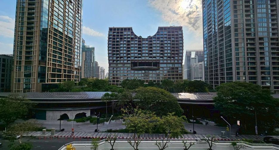 For rent 2 bedrooms condo in Pathum Wan, Bangkok