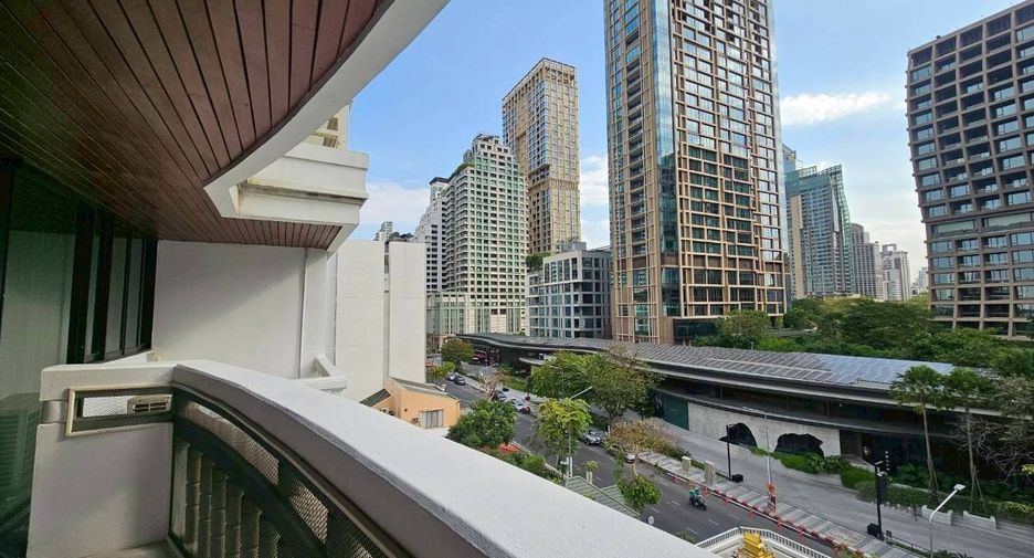 For rent 2 bedrooms condo in Pathum Wan, Bangkok