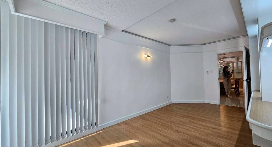 For rent 2 bedrooms condo in Pathum Wan, Bangkok