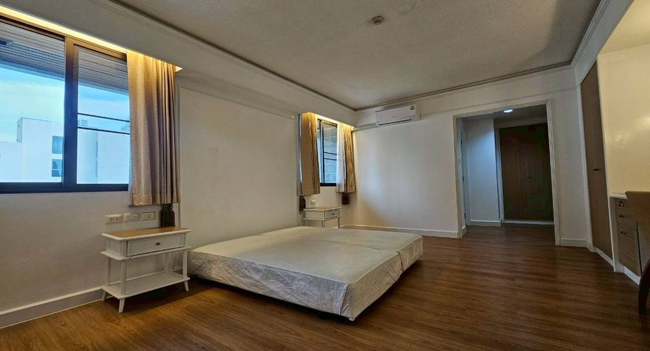 For rent 2 bedrooms condo in Pathum Wan, Bangkok