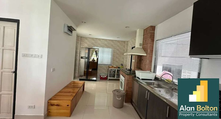 For rent and for sale 4 bedrooms villa in Bang Lamung, Chonburi