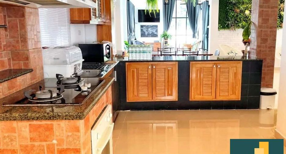 For rent and for sale 4 bedrooms villa in Bang Lamung, Chonburi