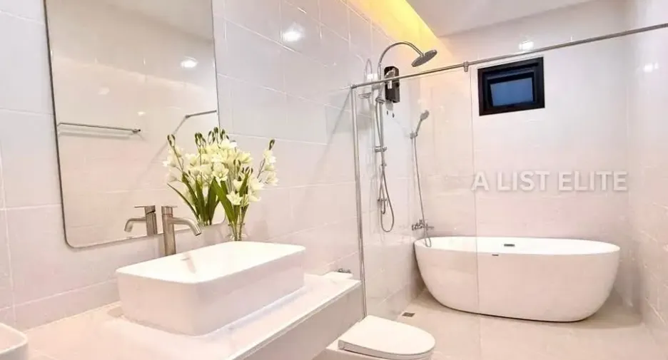 For sale 4 bedrooms house in East Pattaya, Pattaya