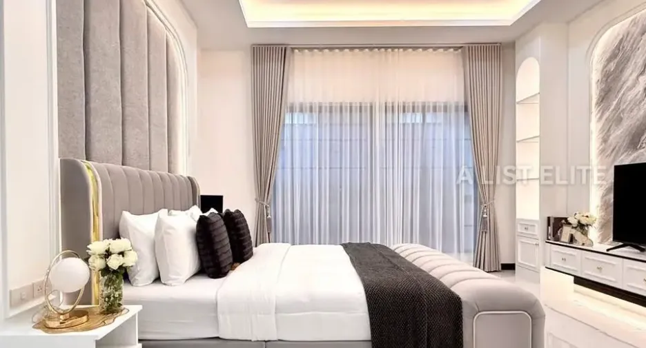For sale 4 bedrooms house in East Pattaya, Pattaya
