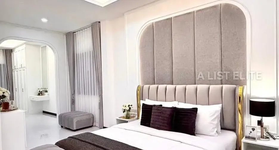 For sale 4 bedrooms house in East Pattaya, Pattaya