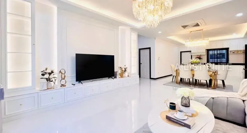 For sale 4 bedrooms house in East Pattaya, Pattaya