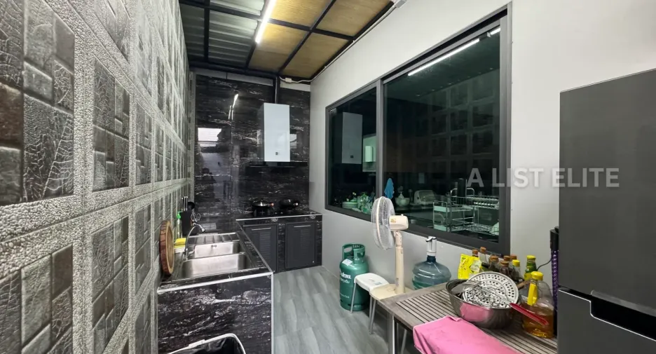 Haus zum Kauf mit 5 Zimmer in Bang Lamung, Chonburi