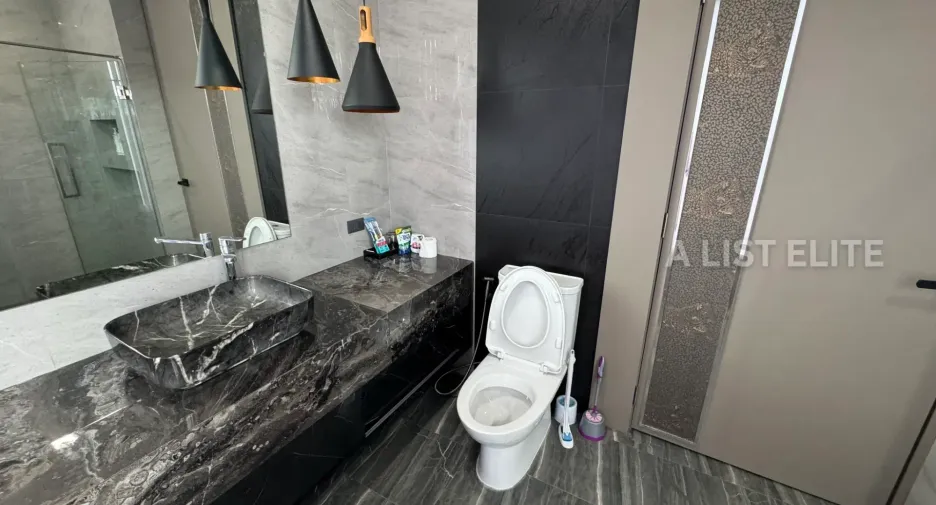 Haus zum Kauf mit 5 Zimmer in Bang Lamung, Chonburi