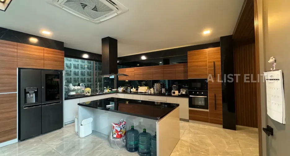 Haus zum Kauf mit 5 Zimmer in Bang Lamung, Chonburi