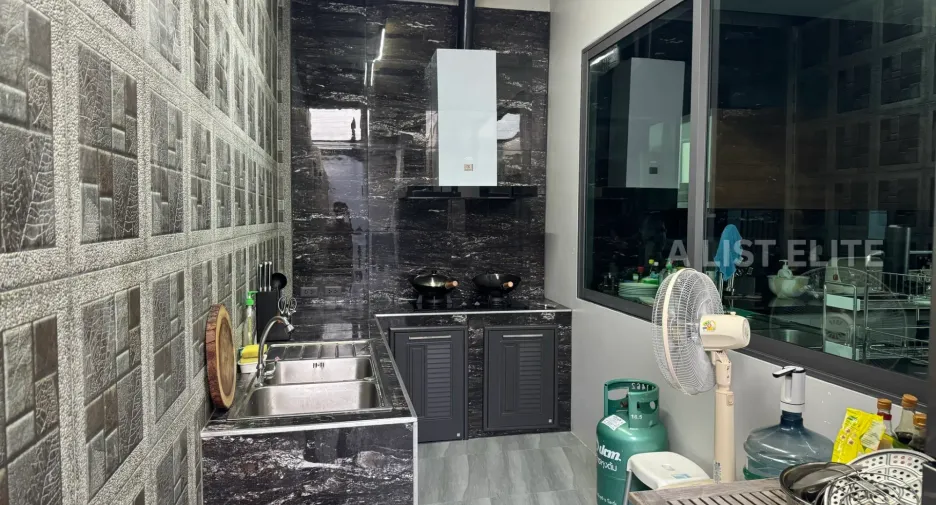 Haus zum Kauf mit 5 Zimmer in Bang Lamung, Chonburi