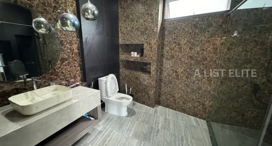 Haus zum Kauf mit 5 Zimmer in Bang Lamung, Chonburi