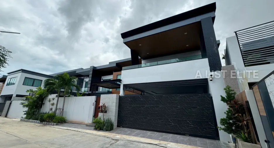 Haus zum Kauf mit 5 Zimmer in Bang Lamung, Chonburi