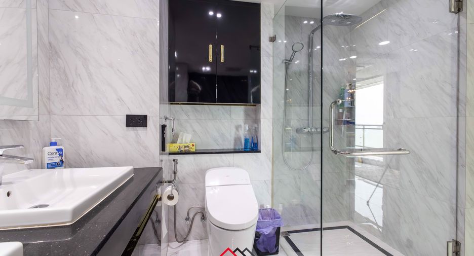For sale 2 bedrooms condo in Central Pattaya, Pattaya