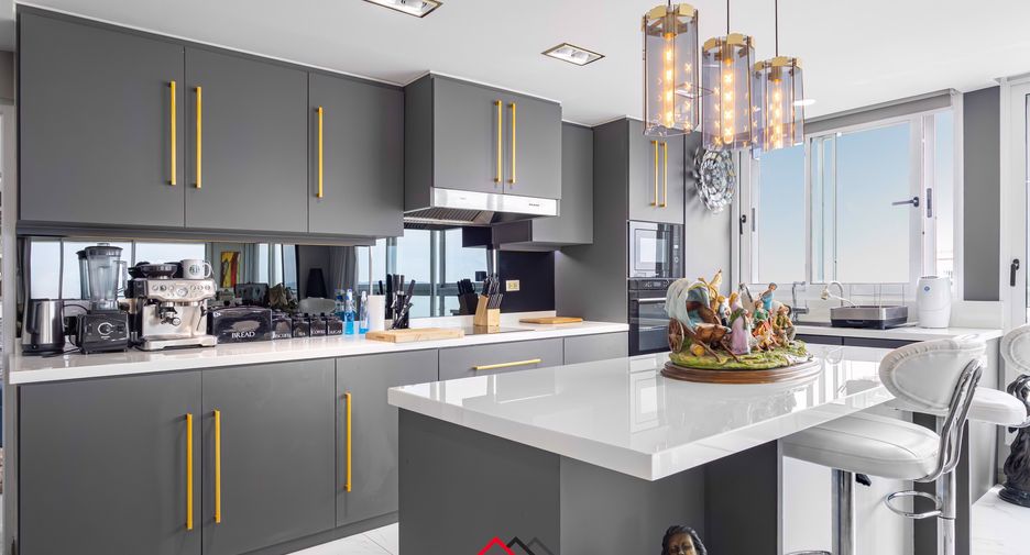 For sale 2 bedrooms condo in Central Pattaya, Pattaya