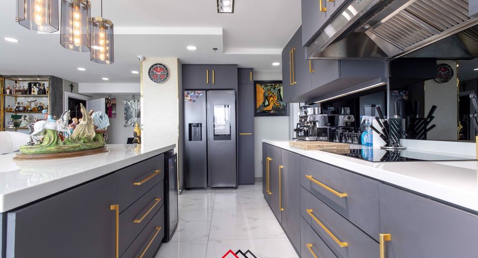 For sale 2 bedrooms condo in Central Pattaya, Pattaya