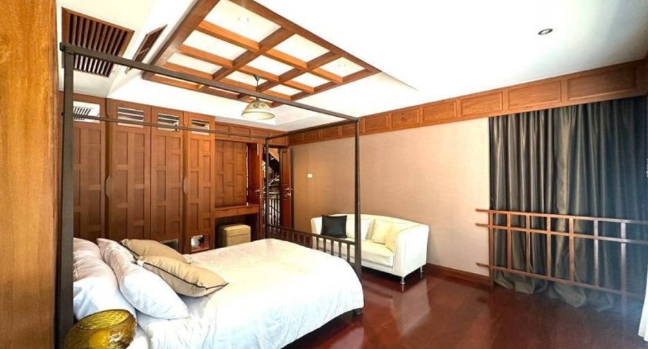 For sale 4 bedrooms house in Bang Lamung, Chonburi