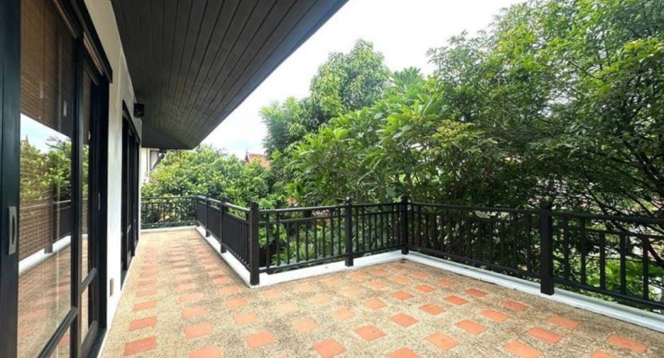 For sale 4 bedrooms house in Bang Lamung, Chonburi