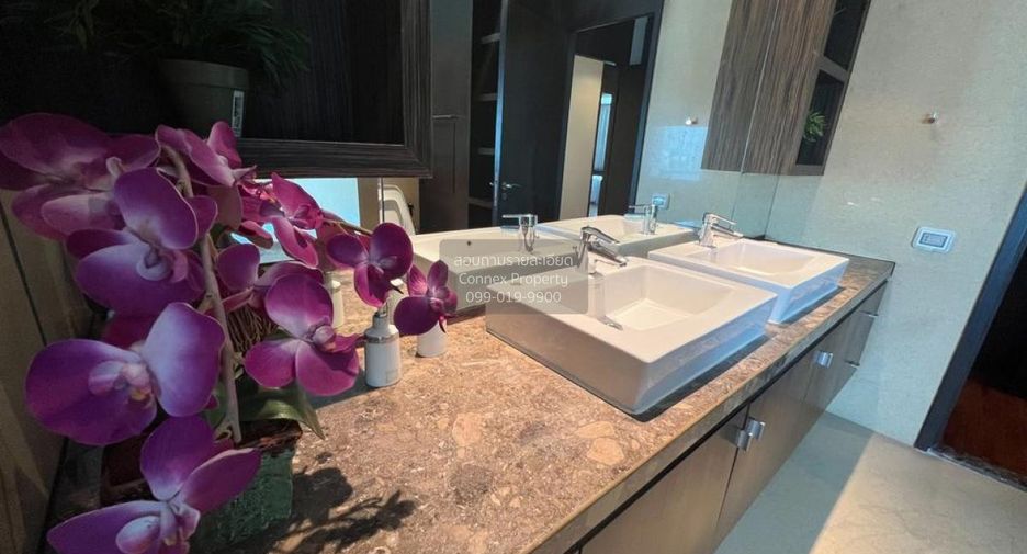 For rent 4 bedrooms condo in Pathum Wan, Bangkok