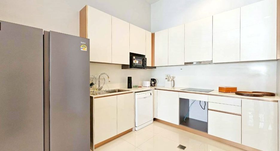 Condo en alquiler de 3 habitaciones en Sathon, Bangkok
