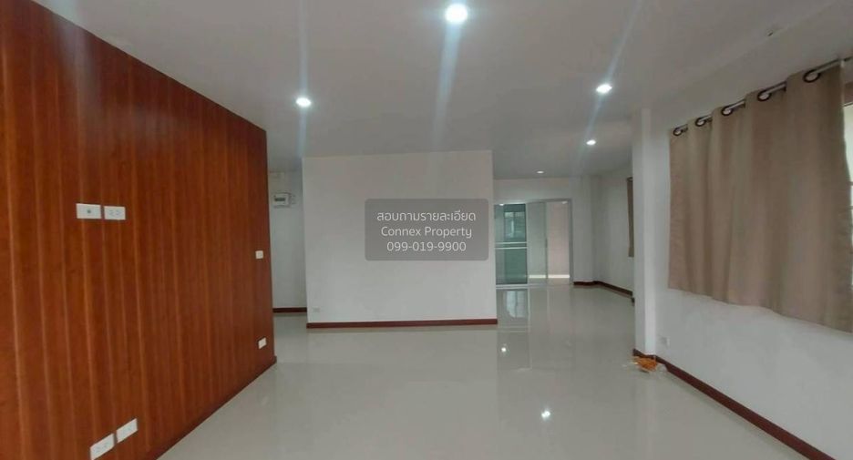 For sale 3 bedrooms house in Krathum Baen, Samut Sakhon