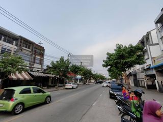 For sale 4 ベッドルーム townhouse in Saphan Sung, Bangkok