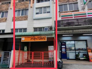 For sale 4 ベッドルーム townhouse in Saphan Sung, Bangkok