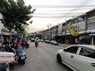For sale 4 ベッドルーム townhouse in Saphan Sung, Bangkok