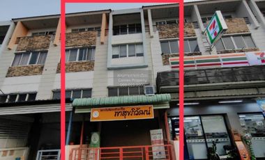 Reihenhaus zum Kauf mit 4 Zimmer in Saphan Sung, Bangkok