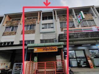 For sale 4 ベッドルーム townhouse in Saphan Sung, Bangkok