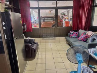 Haus zum Kauf mit 4 Zimmer in Huai Khwang, Bangkok