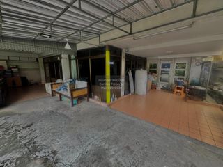 Haus zum Kauf mit 4 Zimmer in Huai Khwang, Bangkok