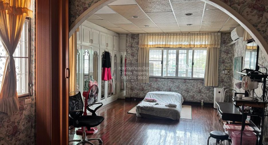 For sale 4 bedrooms house in Huai Khwang, Bangkok