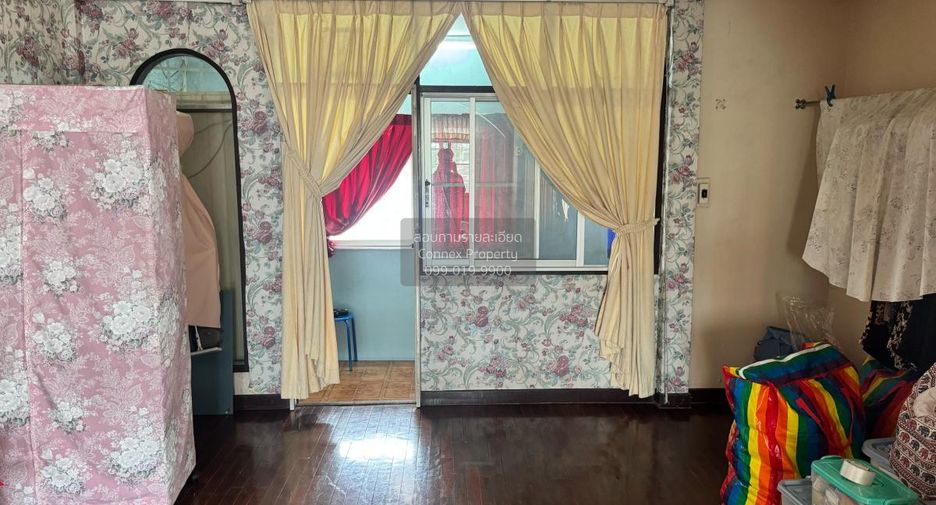 For sale 4 bedrooms house in Huai Khwang, Bangkok
