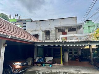 Haus zum Kauf mit 4 Zimmer in Huai Khwang, Bangkok