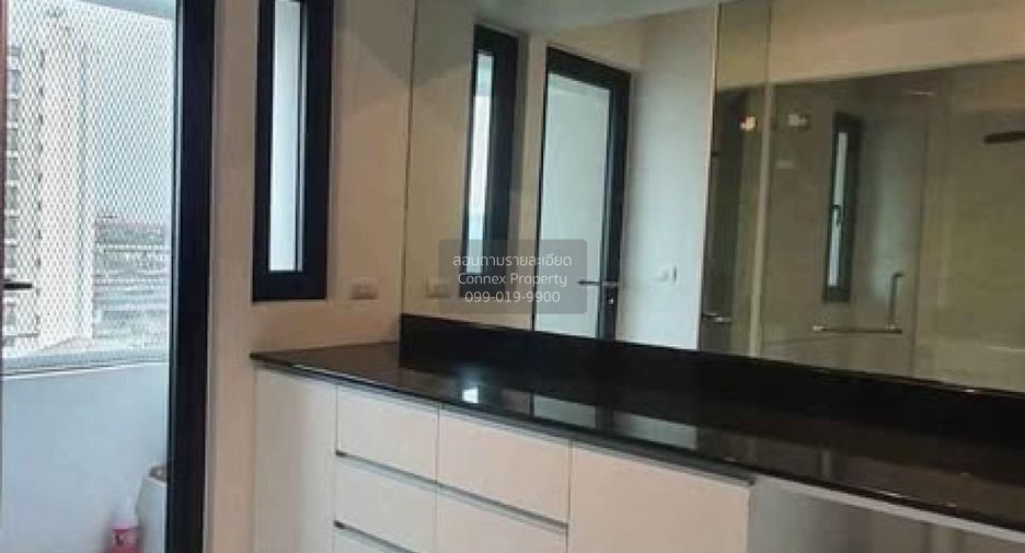 For sale 2 bedrooms condo in Huai Khwang, Bangkok