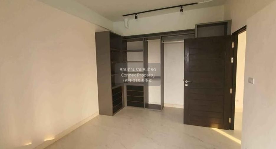 For sale 2 bedrooms condo in Huai Khwang, Bangkok