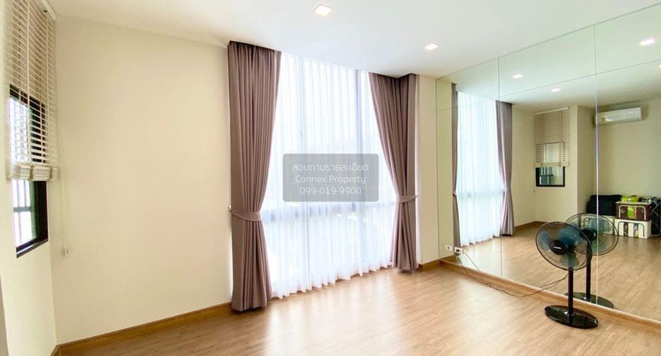 For sale 3 bedrooms townhouse in Suan Luang, Bangkok