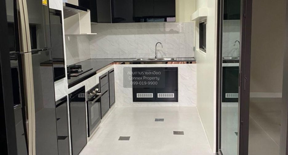 For sale 3 bedrooms townhouse in Suan Luang, Bangkok