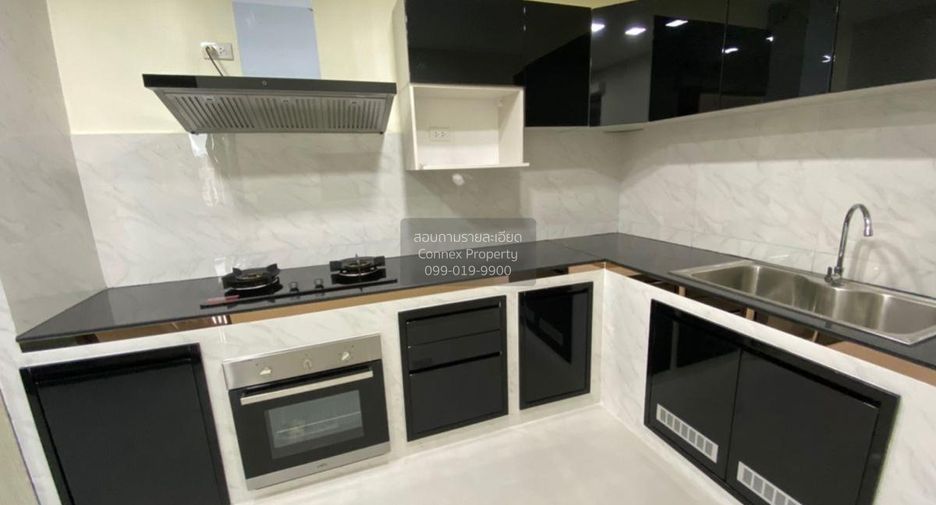For sale 3 bedrooms townhouse in Suan Luang, Bangkok