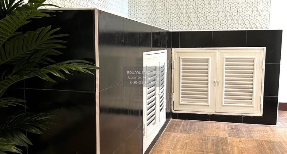 For sale 2 bedrooms townhouse in Mueang Samut Sakhon, Samut Sakhon