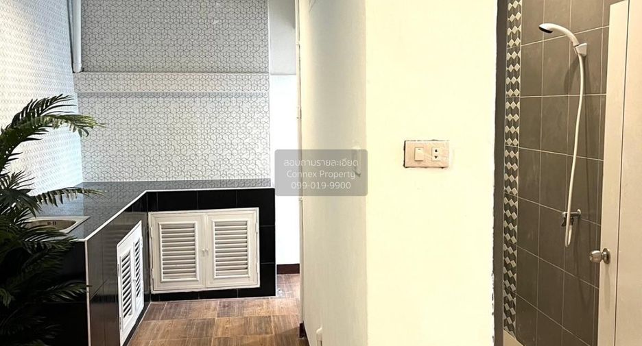 For sale 2 bedrooms townhouse in Mueang Samut Sakhon, Samut Sakhon