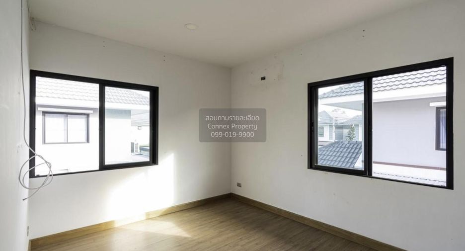 For sale 4 bedrooms house in Si Racha, Chonburi