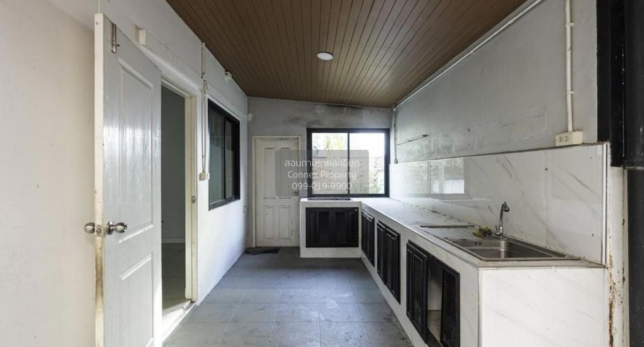 For sale 4 bedrooms house in Si Racha, Chonburi