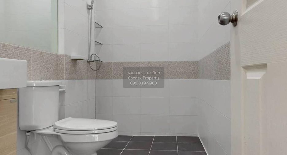 For sale 4 bedrooms townhouse in Mueang Pathum Thani, Pathum Thani
