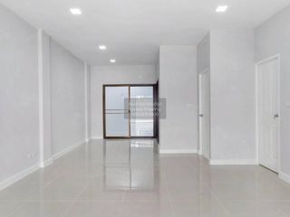 For sale 4 bedrooms townhouse in Mueang Pathum Thani, Pathum Thani