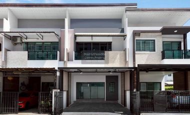 For sale 4 bedrooms townhouse in Mueang Pathum Thani, Pathum Thani